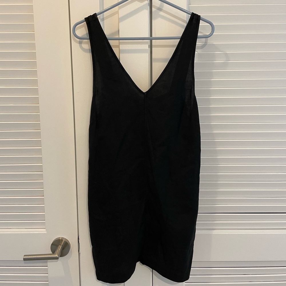 Aritzia Wilfred Linen easy fit black dress with pockets.